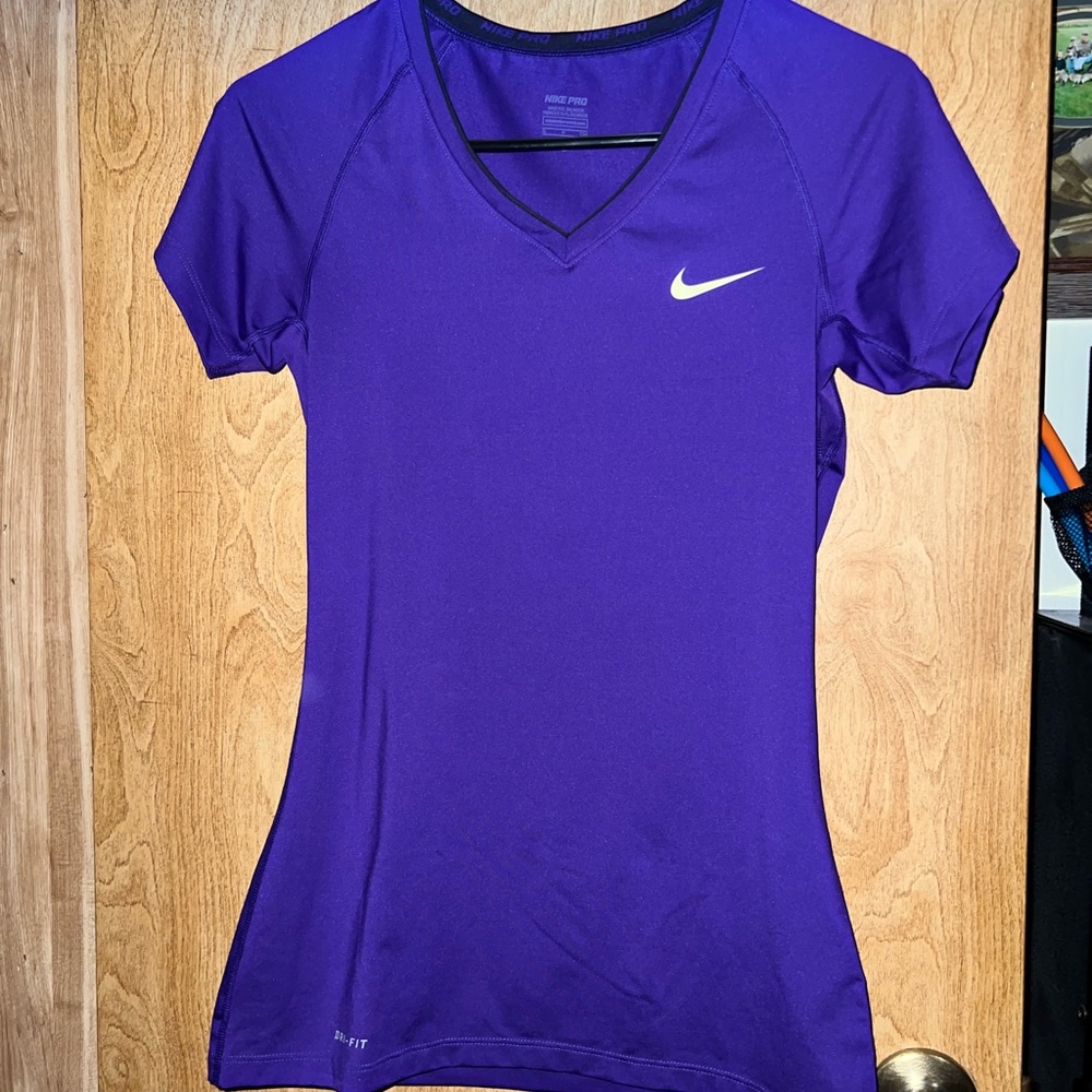 NWOT Nike Pro Women’s Fitted Dry Fit V-Neck